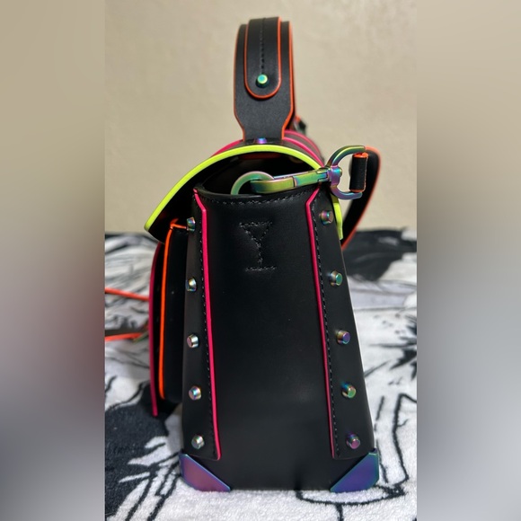 Manhattan Medium Contrast-Trim Leather Satchel - Picture 5 of 14